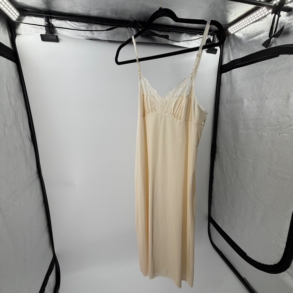 vassarette Other - Vassarette‎ Vintage Cream Lace Trim Full Slip Dress Nylon Tricot Size 36/28